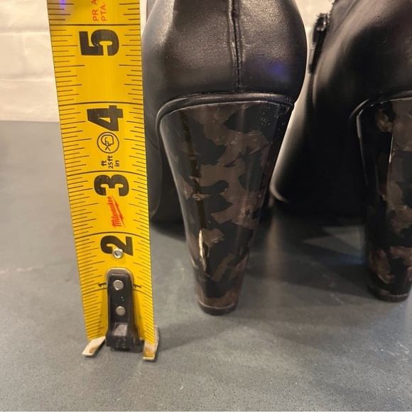 42 Gold sz 10 Koral black leather pointy toe heeled boots - Picture 16 of 16